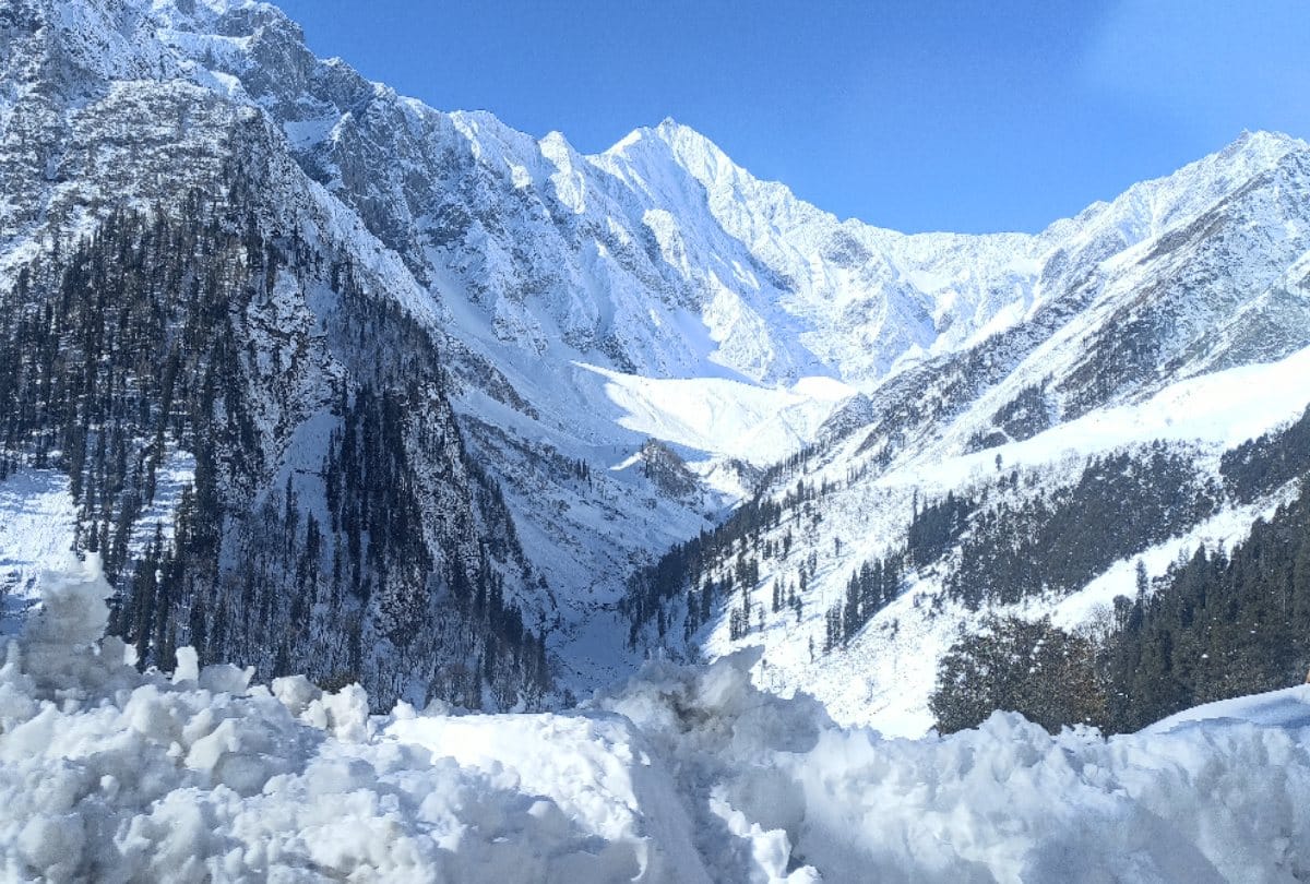 Himachal: 14 trekkers trapped in Lahaul's Khanmigar glacier, two dead