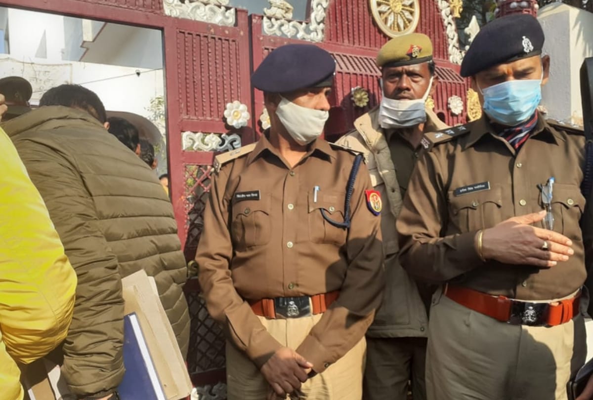 Attachment of house of absconding brother of gangster Vikas Dubey