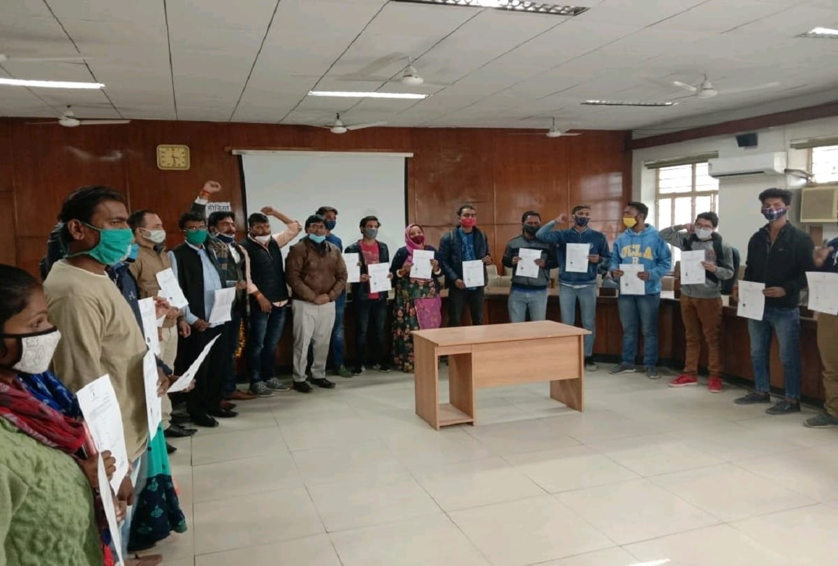 18 Hindu refugees from Pakistan were given certificates of citizenship of India by Jaipur district magistrate under provisions of Citizenship Act,1955