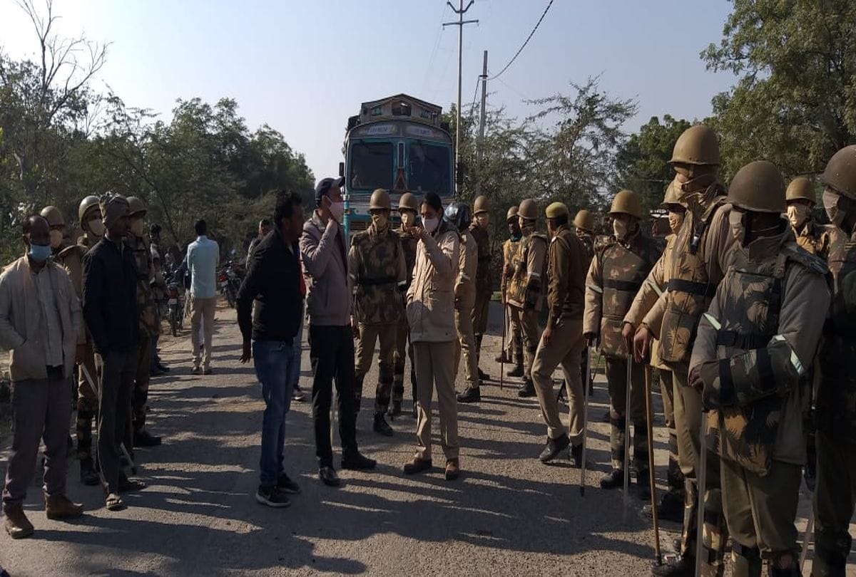 Road Accident Woman Died People Jam At Ghiror Road