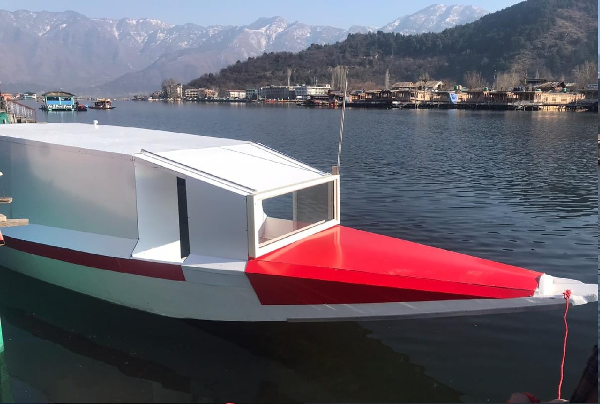 Dal lake Srinagar: Shikara ambulance will swim on a lake after 155 years