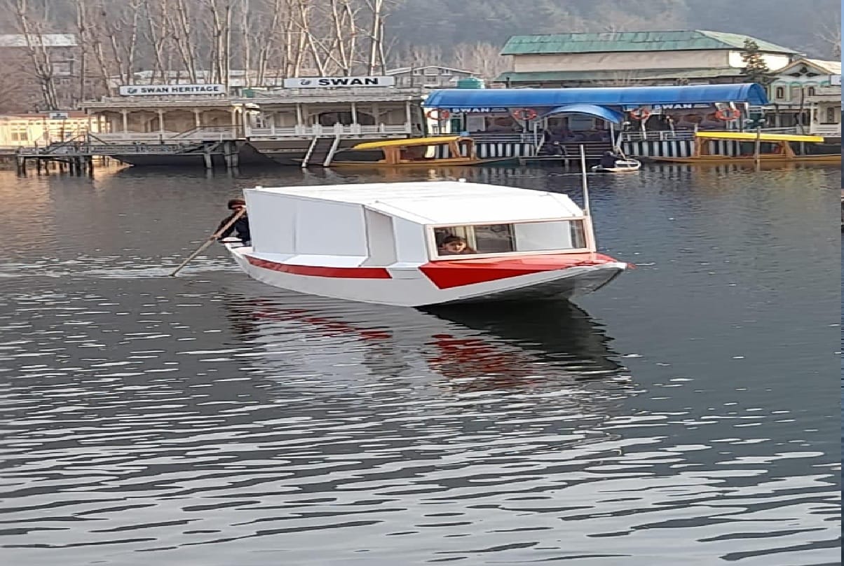 Dal lake Srinagar: Shikara ambulance will swim on a lake after 155 years