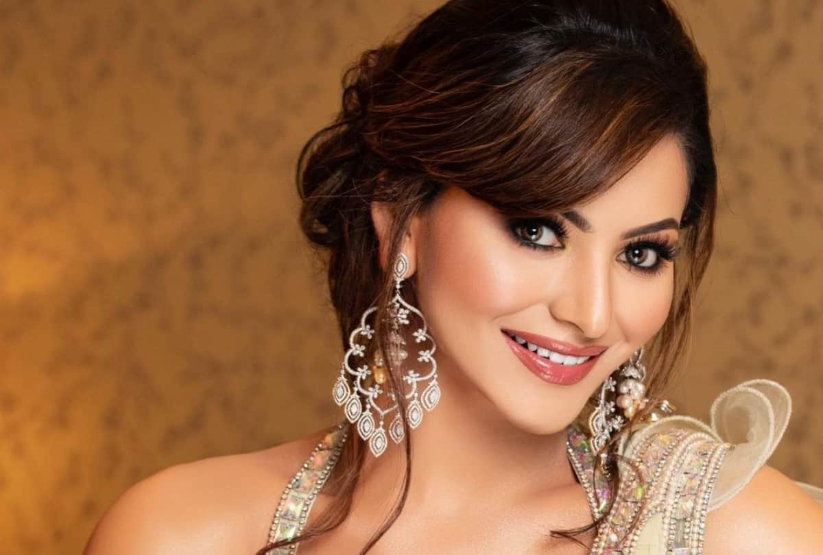 urvashi rautela mint green saree cost worth 87k photos viral on social media