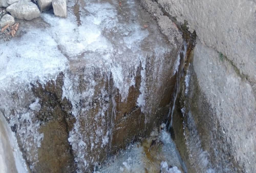 Weather Forecast Today Update in Uttarakhand: Waterfall become Snow and Frost Freeze on Tree after bitter cold