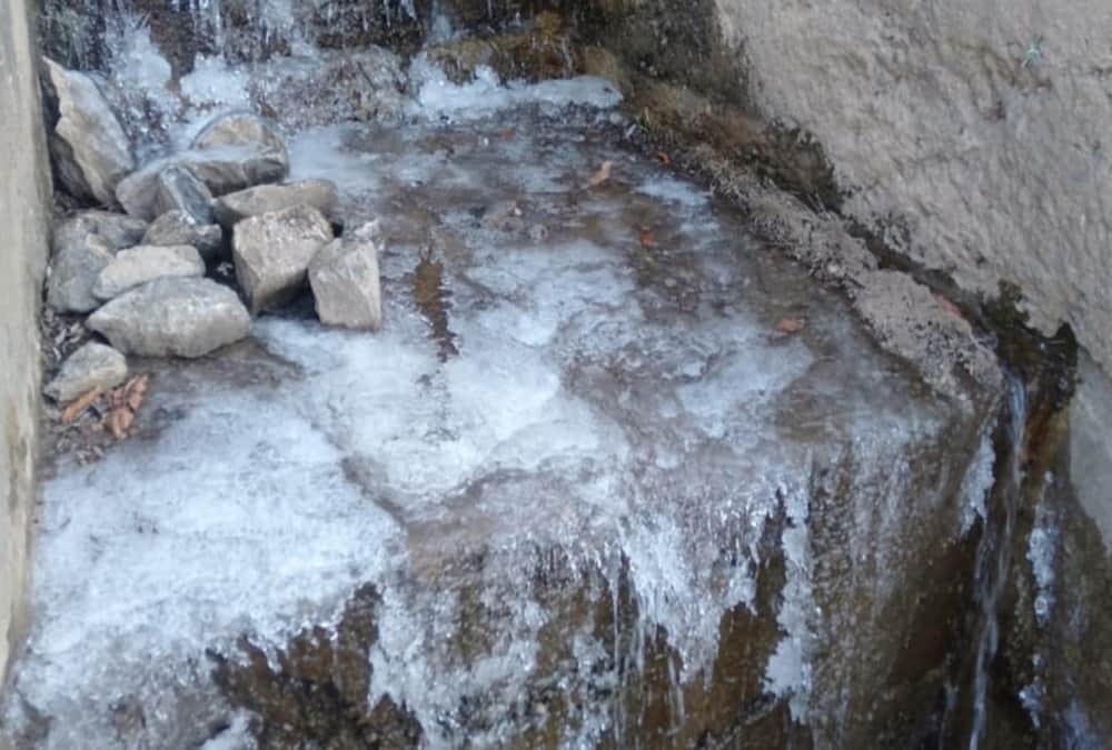 Weather Forecast Today Update in Uttarakhand: Waterfall become Snow and Frost Freeze on Tree after bitter cold