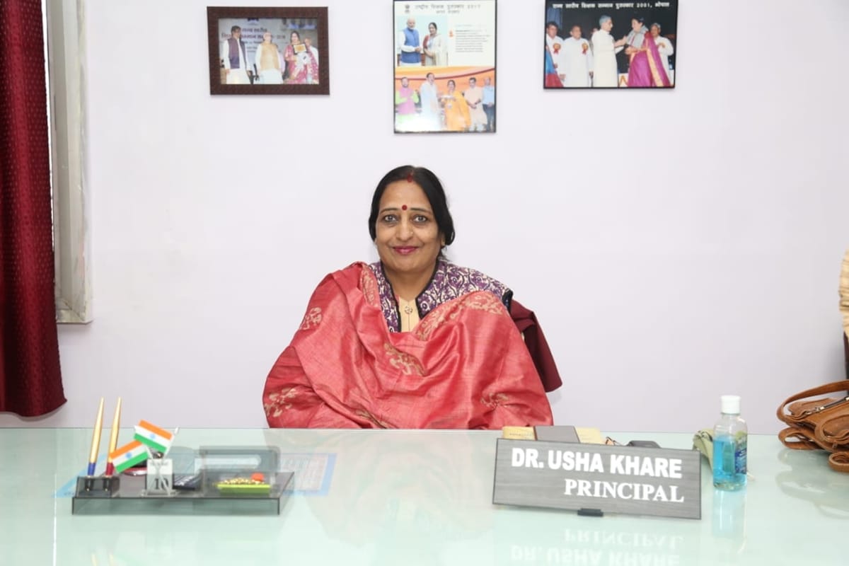 KBC 2020 Bhopal teacher will be seen in KBC Karmaveer government school made hi-tech