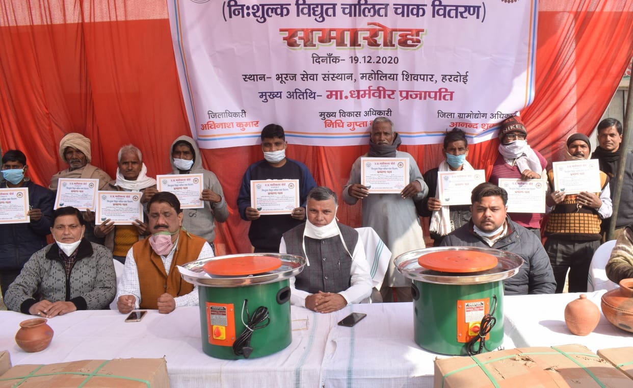 Distributed electrically operated chalk to 35 potters
