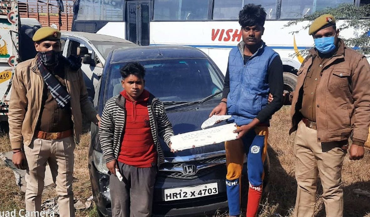 Honda City was driving on the number of eco vans, two arrested