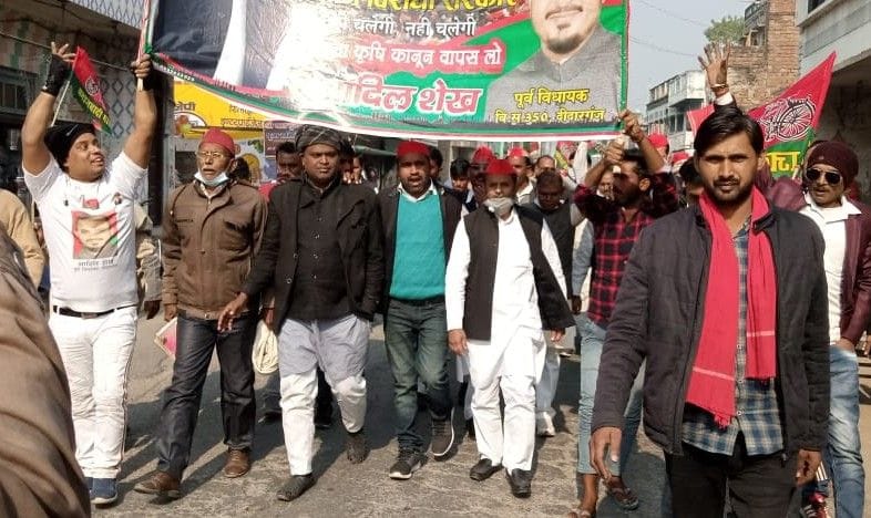 SP took out a padyatra in Didarganj