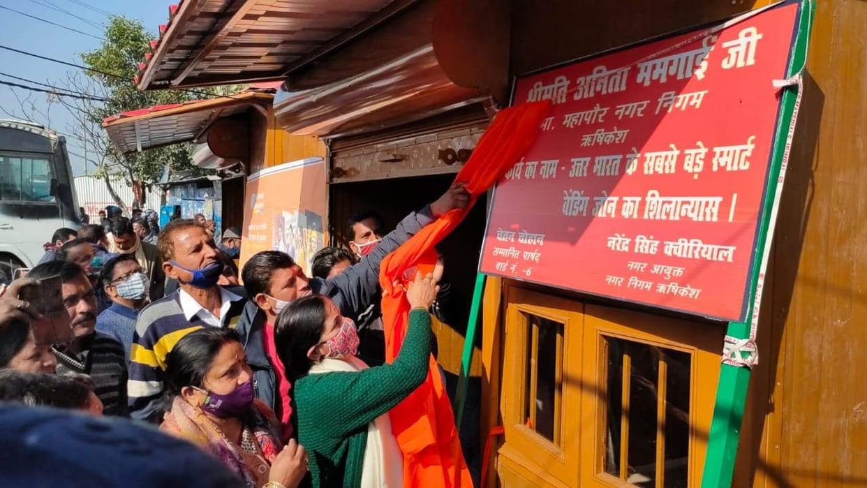 The mayor inaugurated the ISBT vending zone