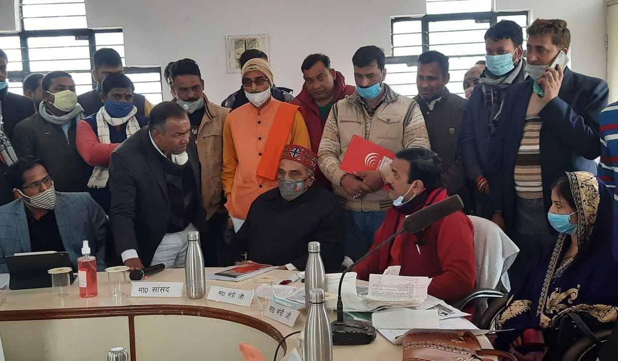 hangama in jila panchayat meeting