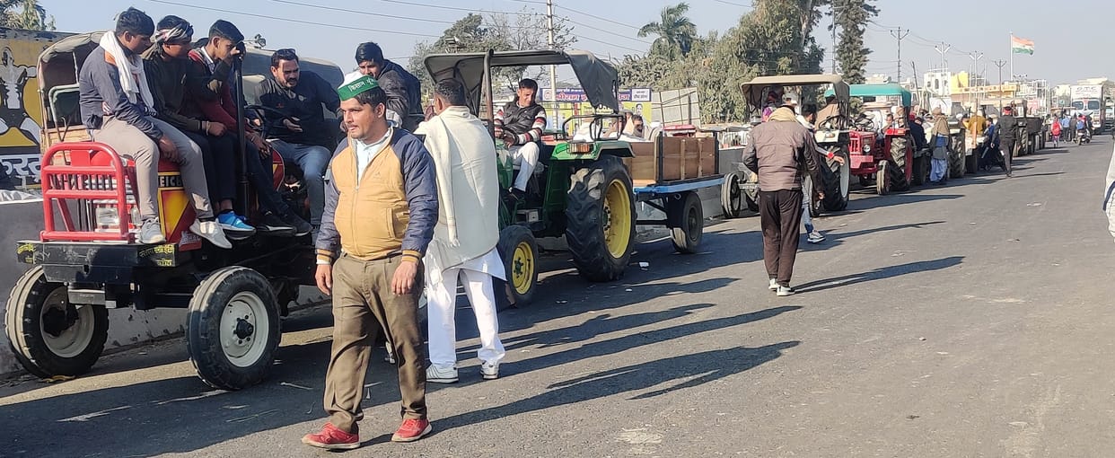 In three rounds, talks with the police and administration, farmers turned away from the highway