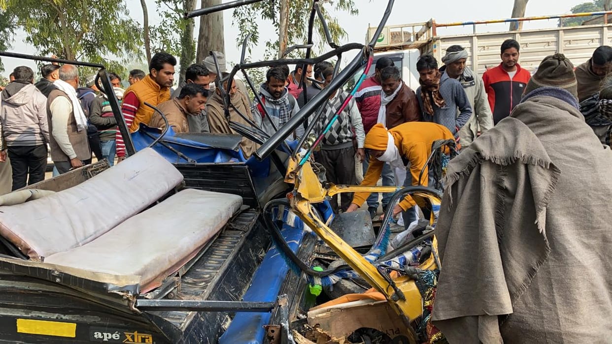 6 died in road accident including two real sisters
