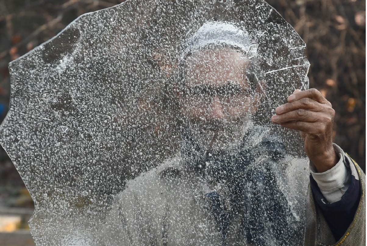 Weather Forecast Today Update in Jammu Kashmir weather jammu kashmir Dal Lake in Srinagar freezes amid severe winter