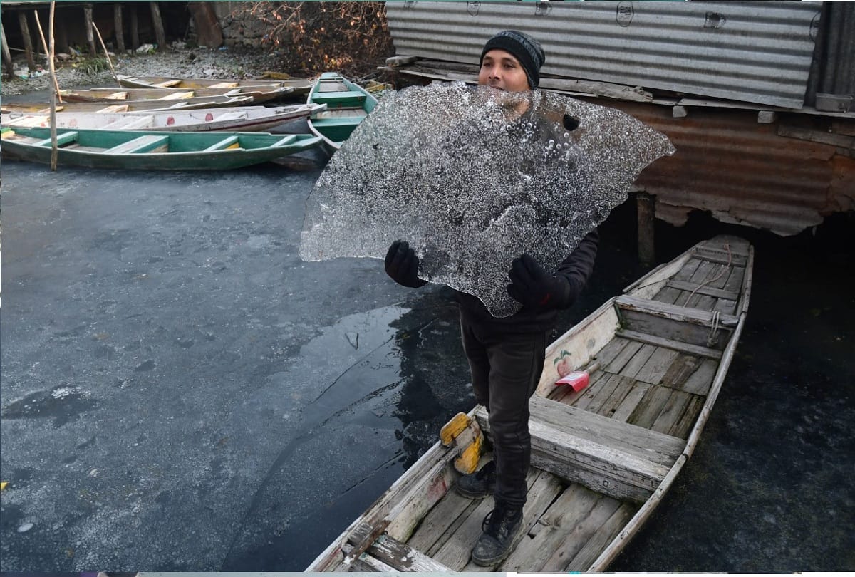 Weather Forecast Today Update in Jammu Kashmir weather jammu kashmir Dal Lake in Srinagar freezes amid severe winter