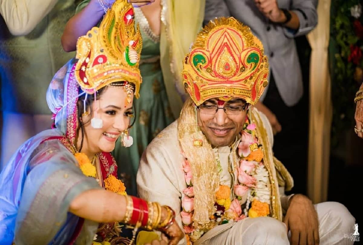 comedian biswa kalyan rath and murder 2 actress sulagna panigrahi wedding recepten pics Murder 2 Actress Sulagna Panigrahi And Comedian Biswa Kalyan Rath got Married