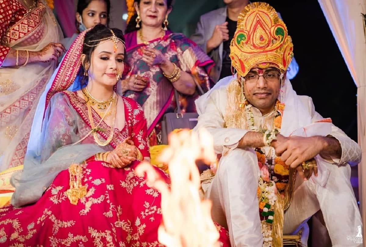 comedian biswa kalyan rath and murder 2 actress sulagna panigrahi wedding recepten pics Murder 2 Actress Sulagna Panigrahi And Comedian Biswa Kalyan Rath got Married