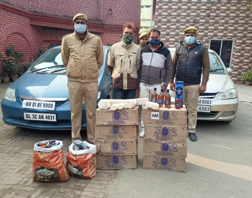 English liquor recovered from two cars, two arrested