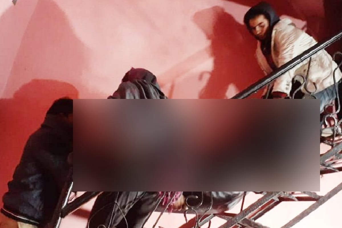 dead body of a married woman found hanging on the noose in baraut Baghpat,had a court marriage before five years
