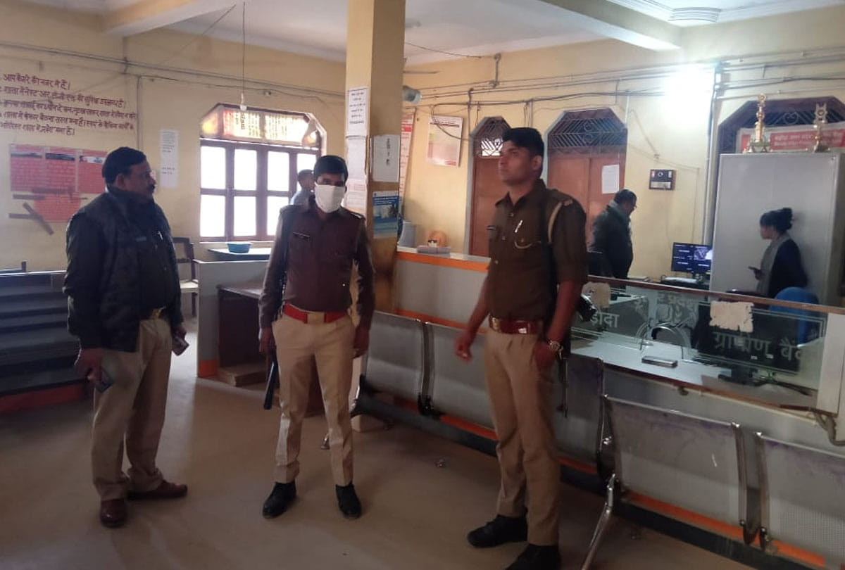 Thieves entered bank, could not break strong room