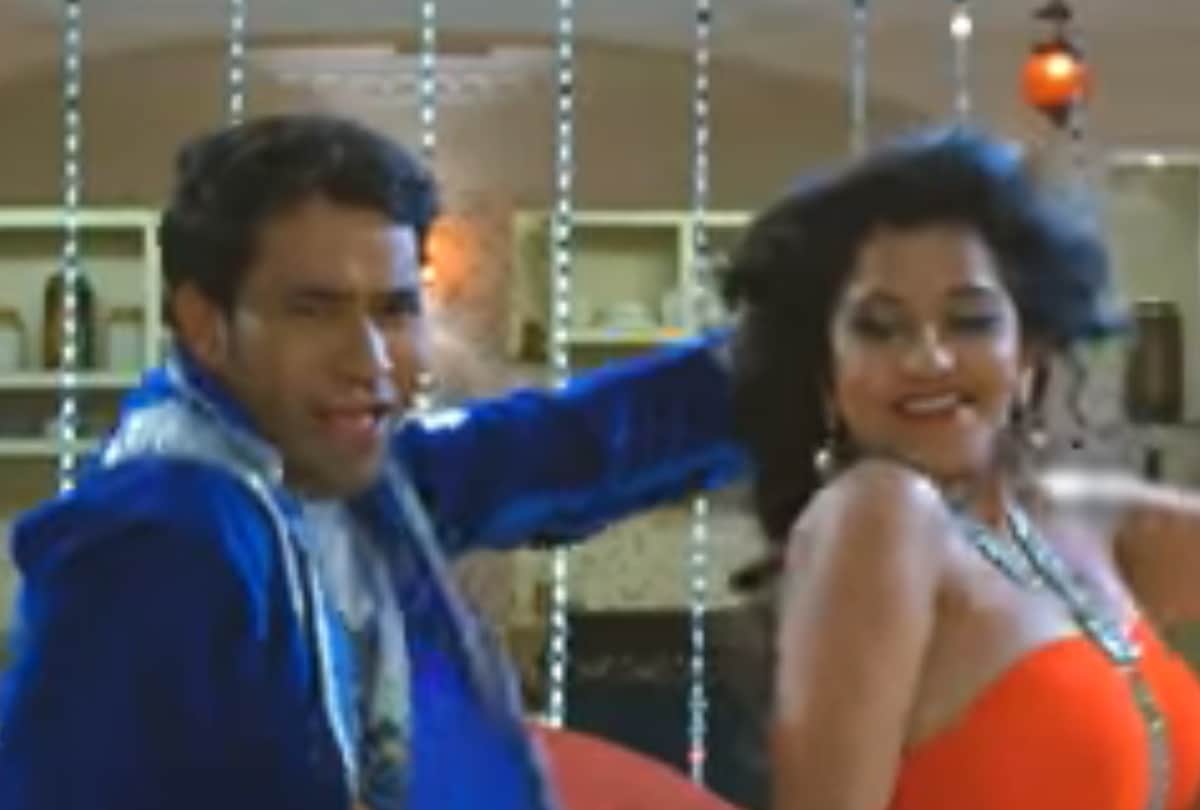Dinesh lal yadav aka nirahua and monalisa Bhojpuri song video na hosh hai na khabar
