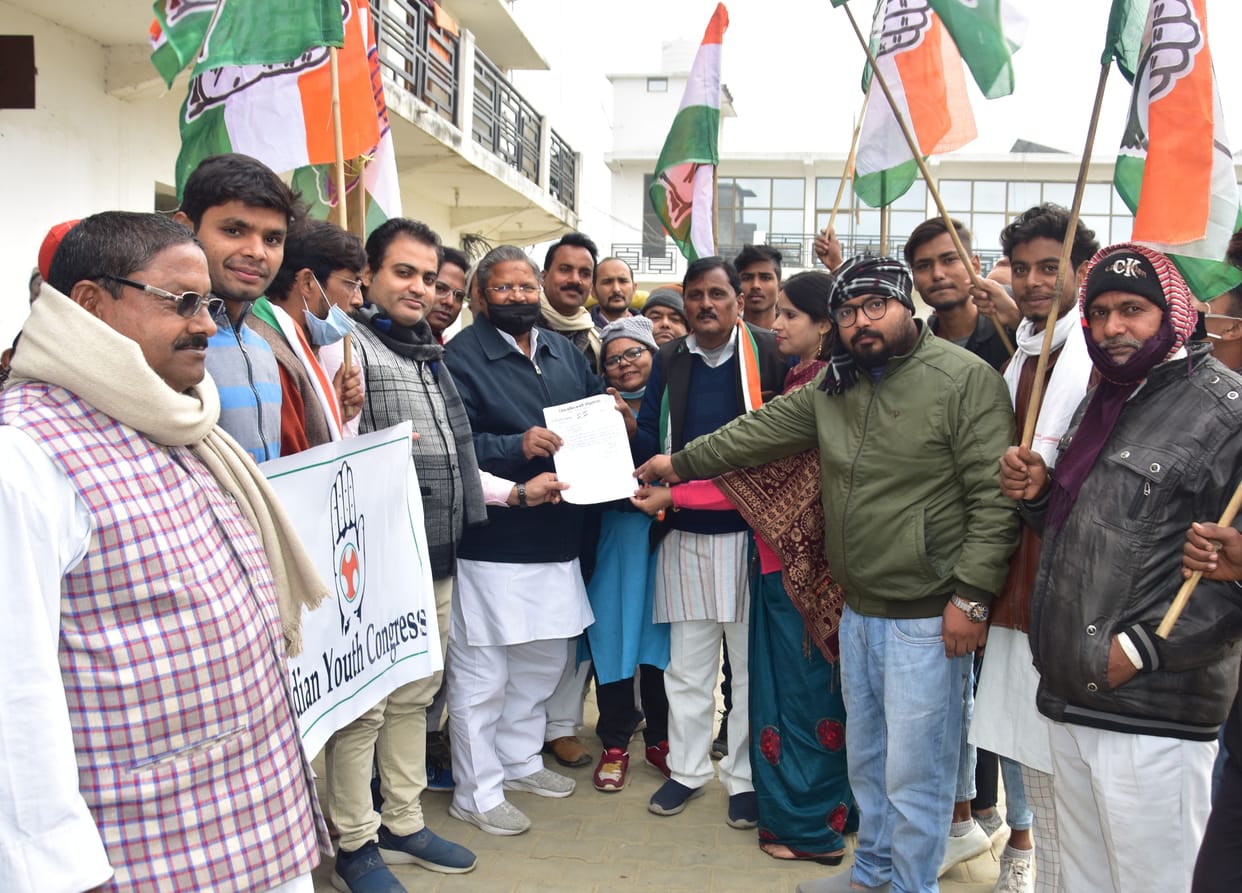 congress protested at mp house