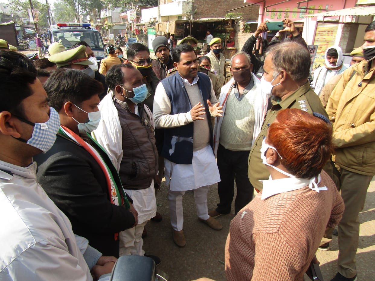 Police stopped Congressmen going to give demand letter to MP