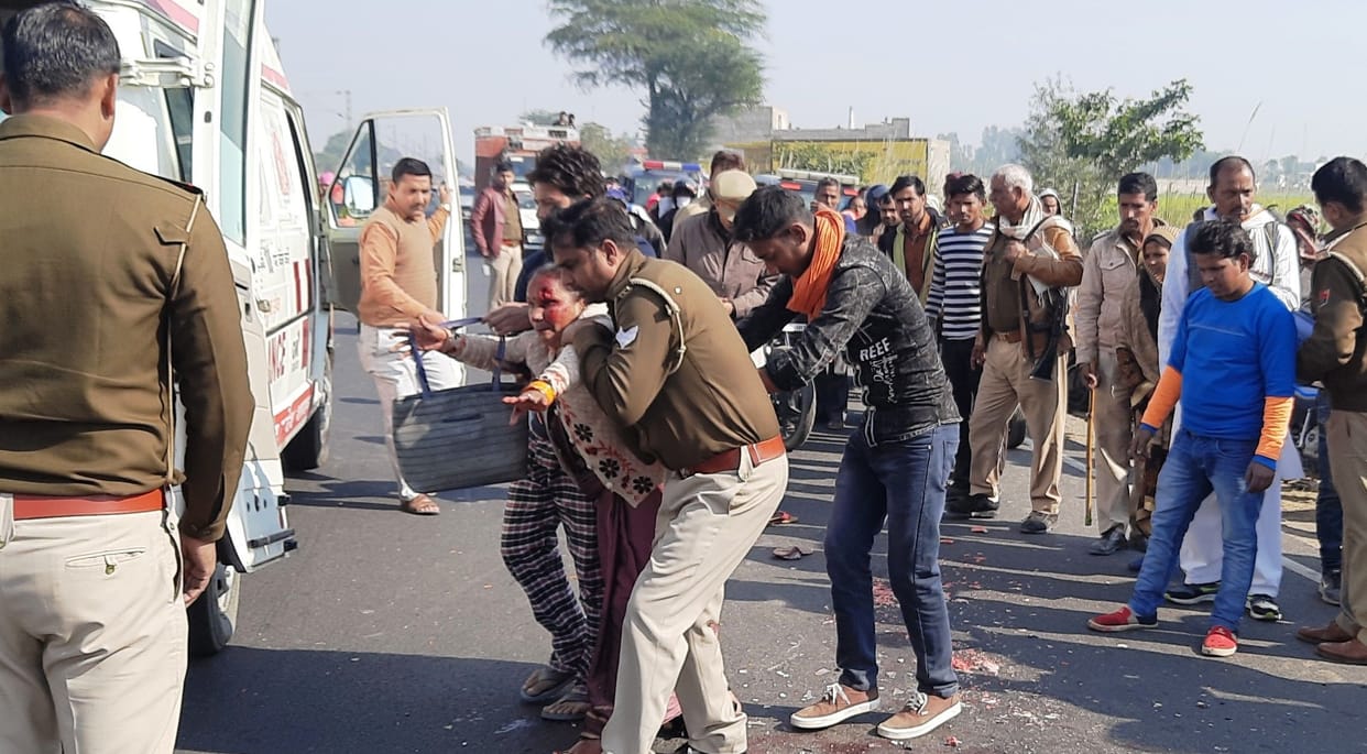 Hathras: Bike-ridden youth dies, mother seriously injured in accident