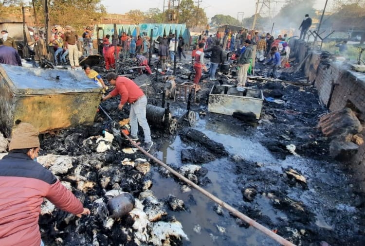 Chandigarh News in Hindi: Fire breaks out in Slums in Chandigarh