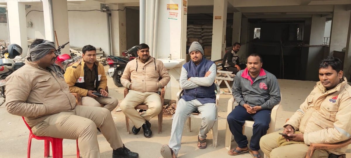 Congress workers besiege BJP office in Purvanchal many detained in Varanasi