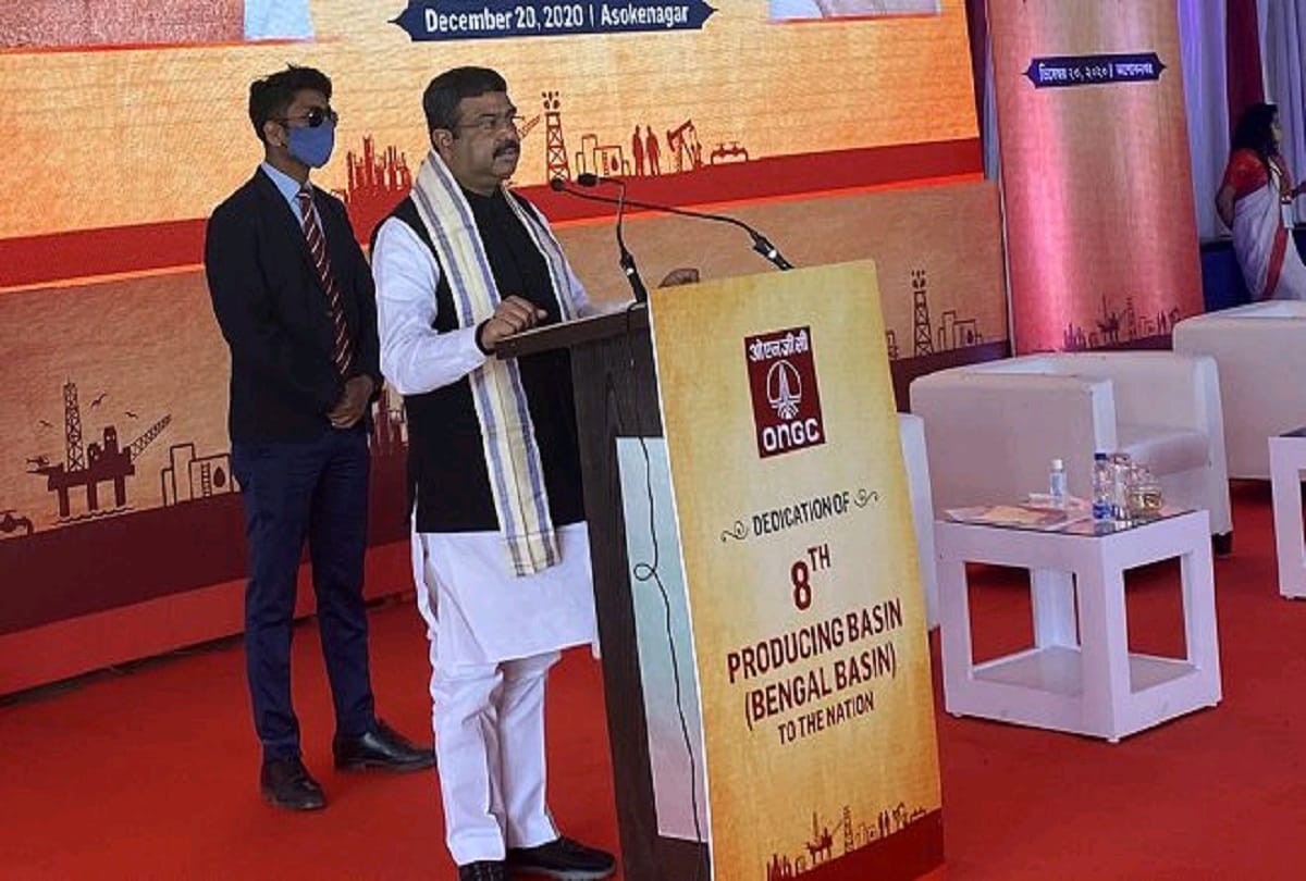 Dharmendra Pradhan dedicated the first oil and gas reserve of West Bengal to the country