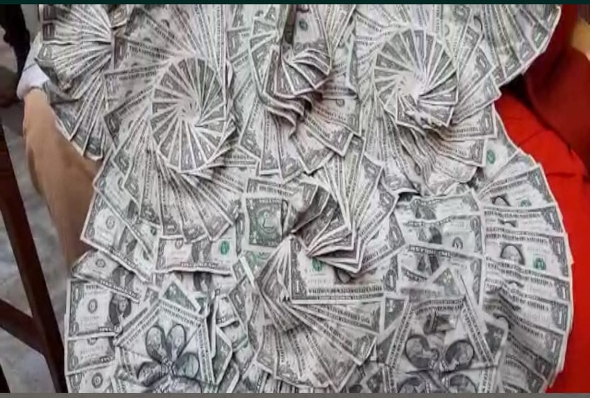 Delhi devotee offered necklace made of American dollars in Banke Bihari Temple Vrindavan