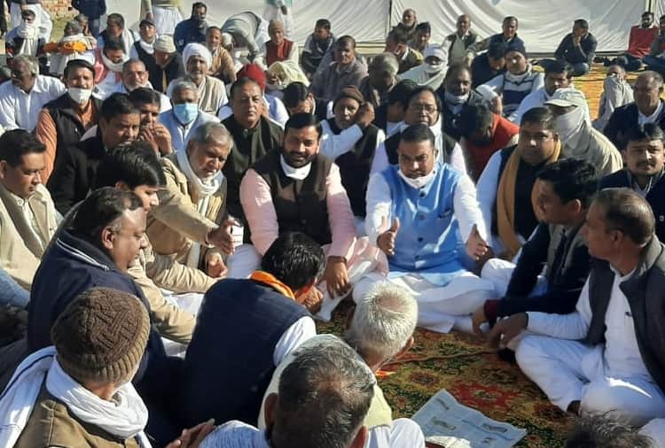 BJP MP and MLA reaction on Video of eating who goes viral on Social Media