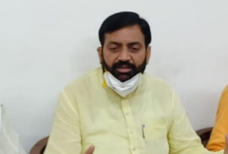 BJP MP and MLA reaction on Video of eating who goes viral on Social Media