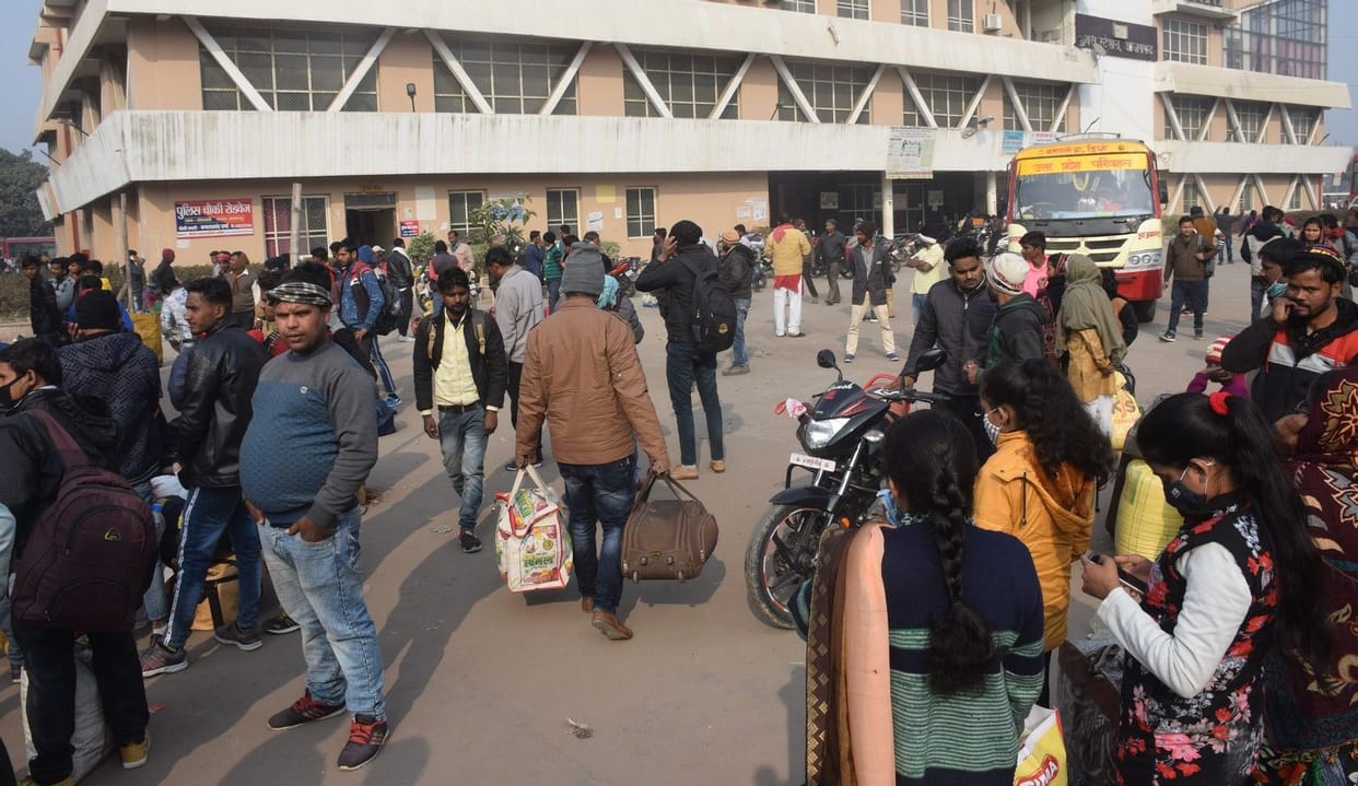Cold wave started in the district, people cold due to mercury falling