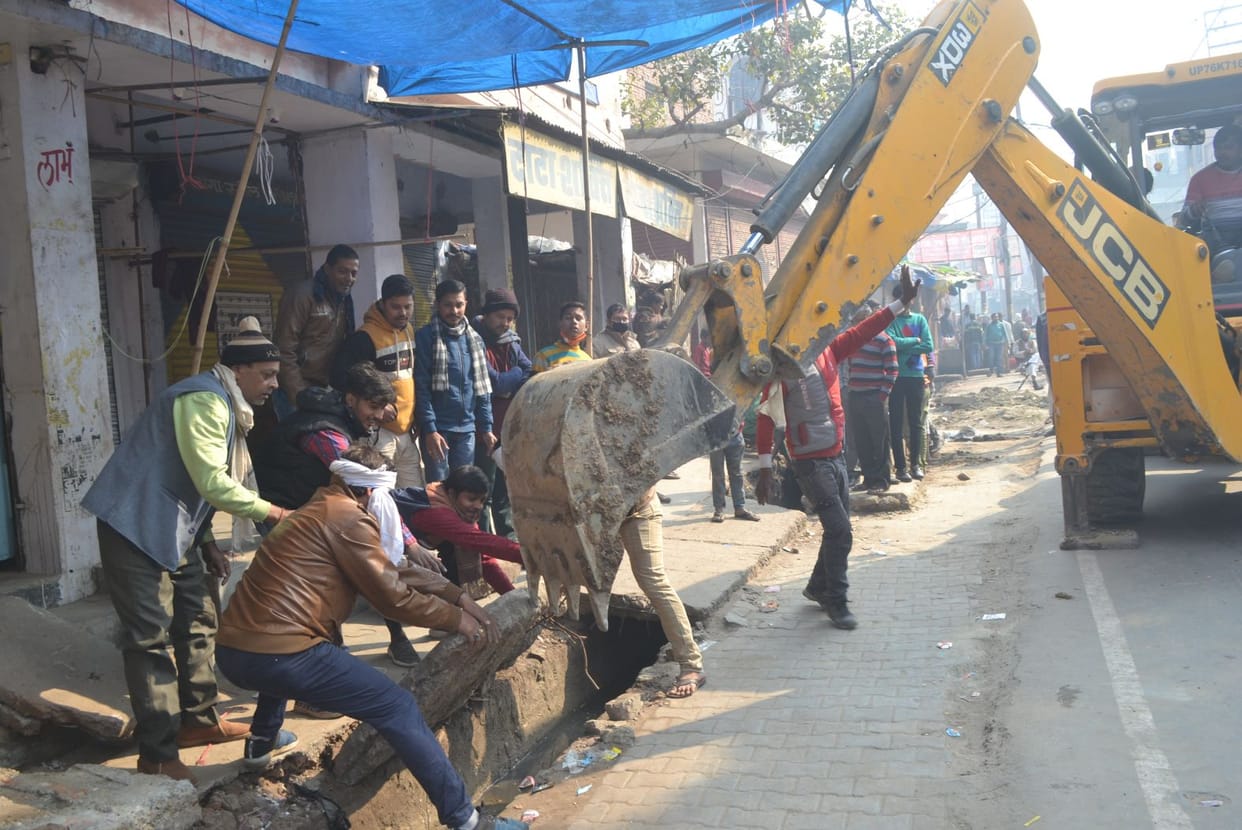 Water sewer cleaned for waterlogging