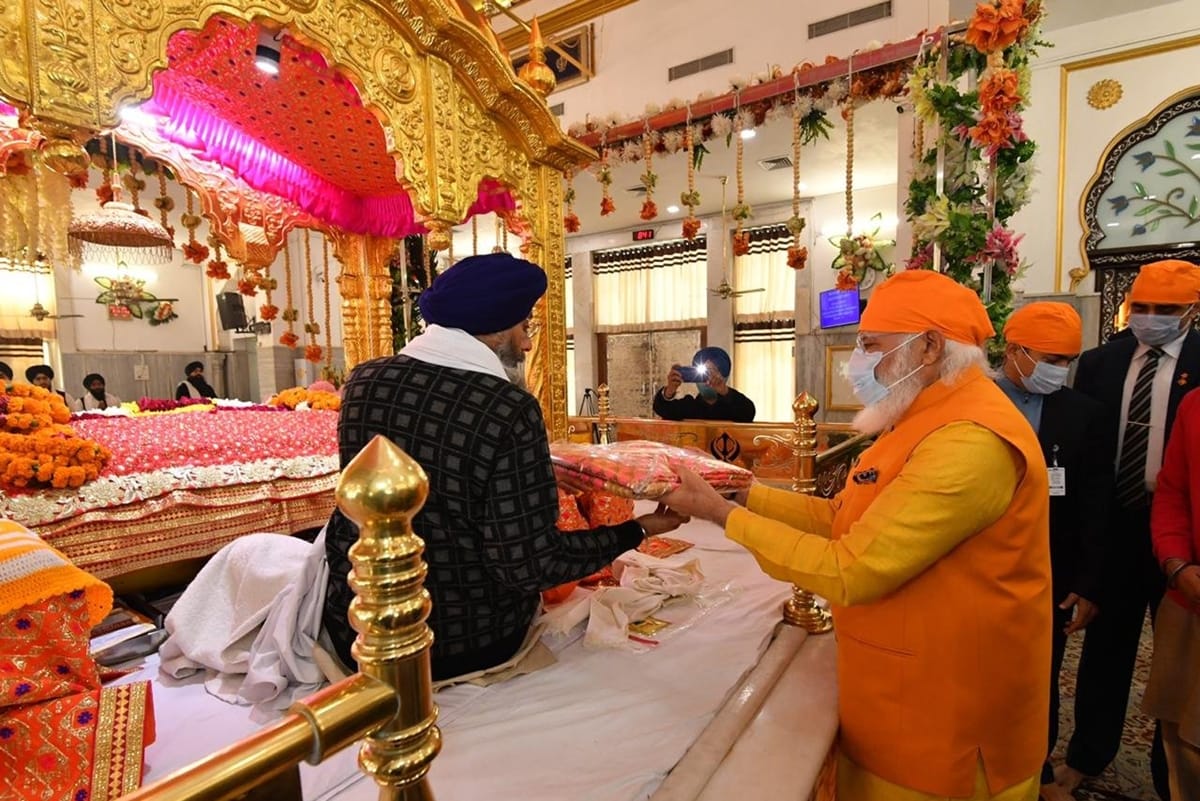 pm modi visit gurudwara rakab ganj paid tributes to guru tegh bahadur on his martydrom amid farmers protest