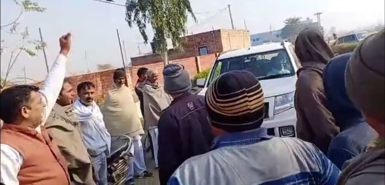 Farmers close BJP workers in training camp at school