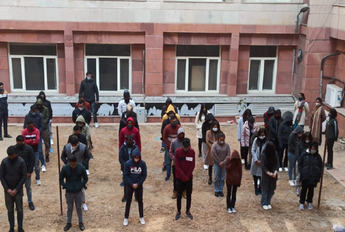 42 persons arrested from an illegal call centre from Peeragarhi in Delhi