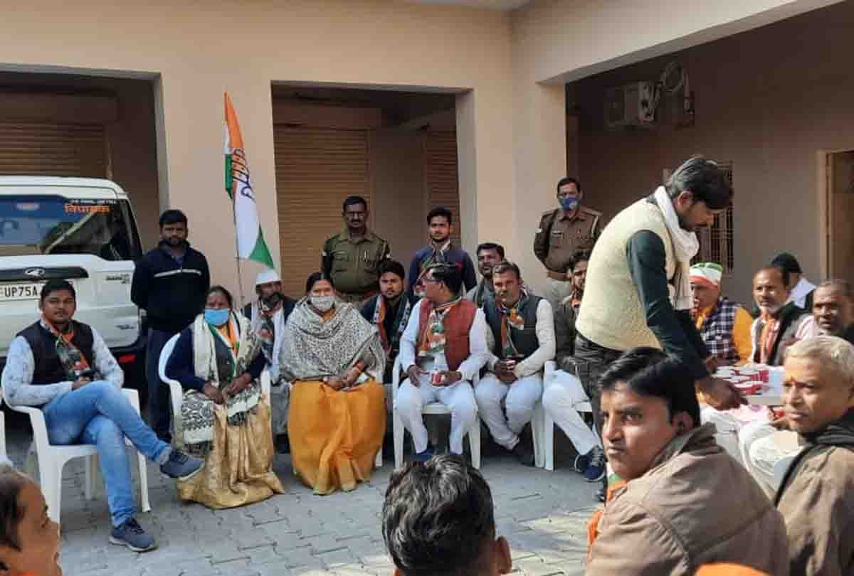 farmer's Strike in front of BJP MLA's residence