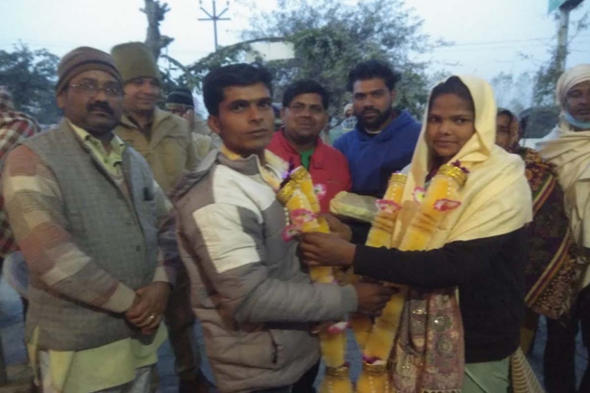 couple got married in police post in Muzaffarnagar after both family went against