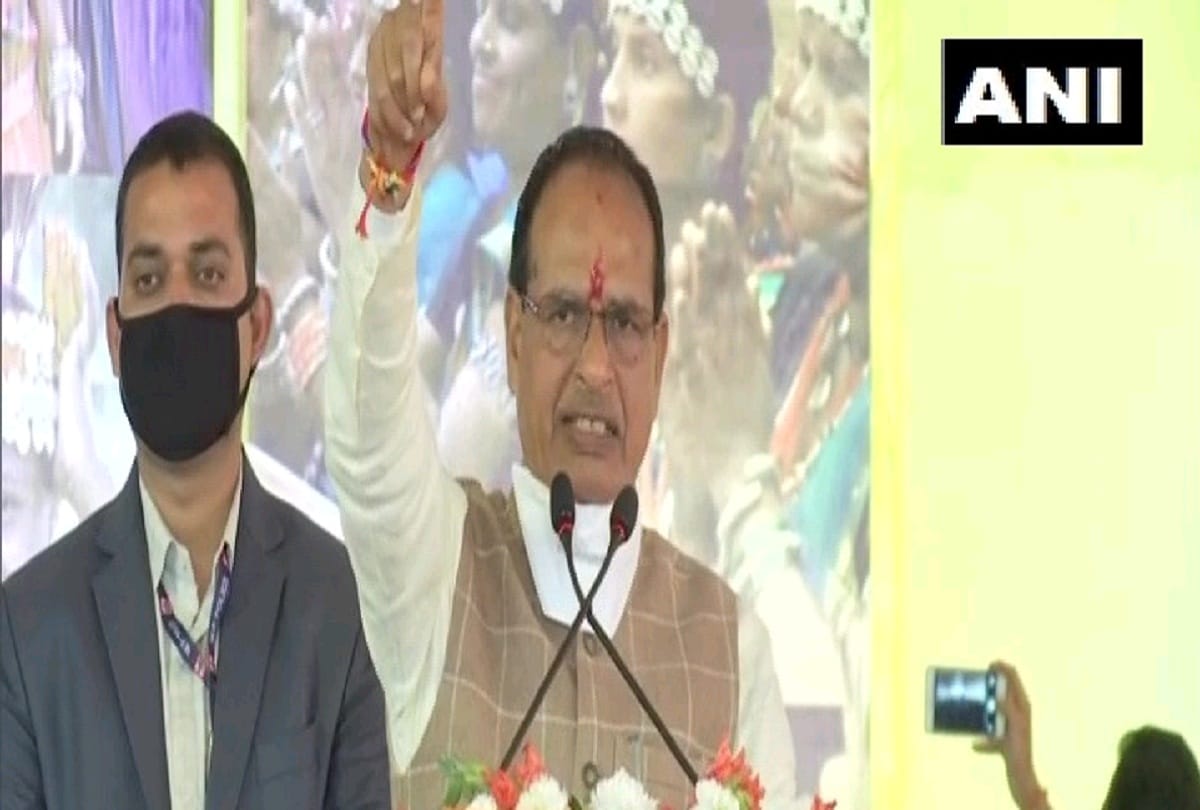 CM Shivraj distributed Patta to tribal people in Sehore