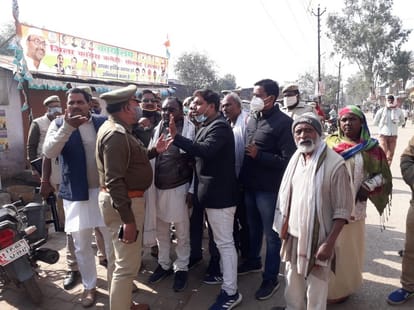 Congress workers besiege BJP office in Purvanchal many detained in Varanasi