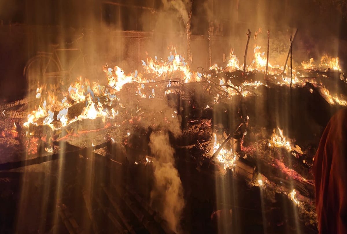 Fire in slum near vegetable market of lucknow three scorched
