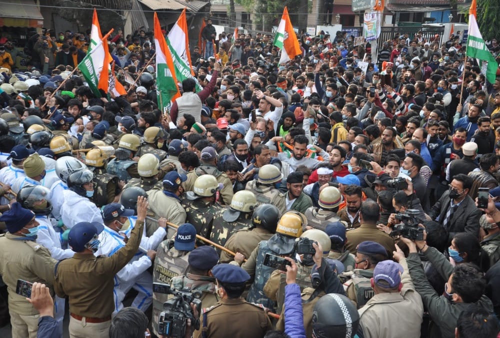 Uttarakhand Assembly Session 2020: Congress Protest and Fight with police during Vidhansabha march photos