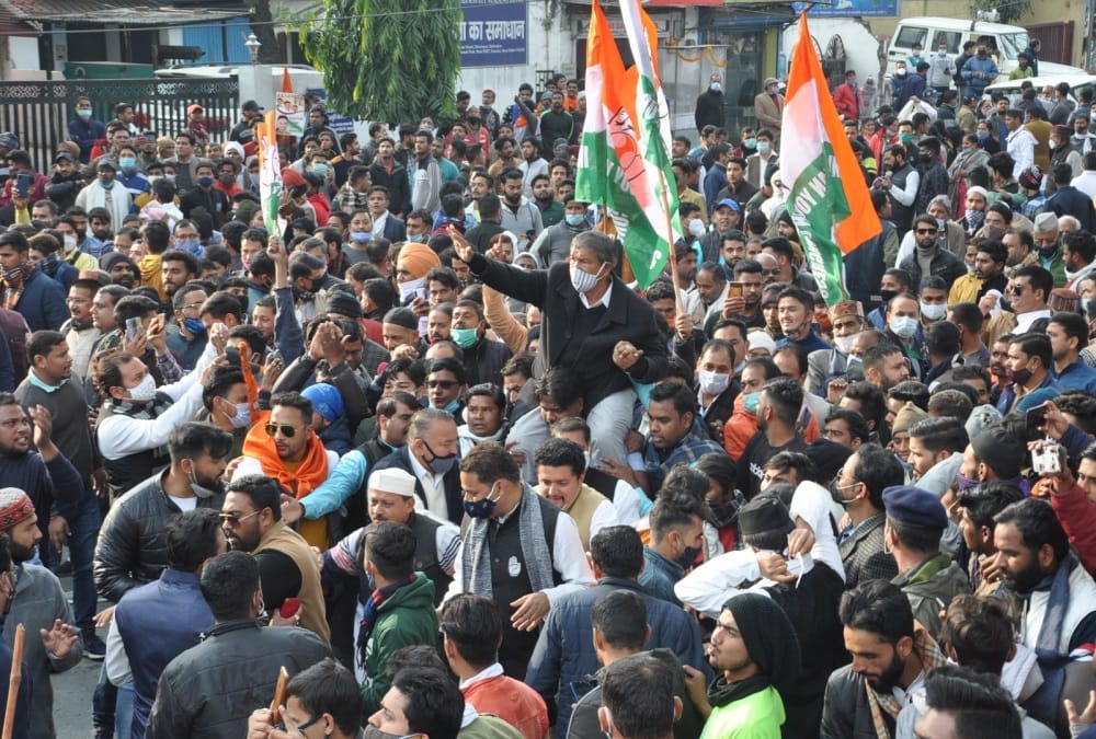 Uttarakhand Assembly Session 2020: Congress Protest and Fight with police during Vidhansabha march photos