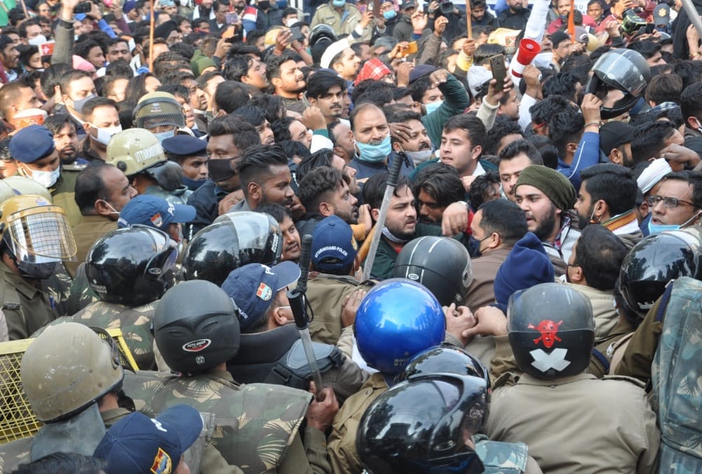 Uttarakhand Assembly Session 2020: Congress Protest and Fight with police during Vidhansabha march photos