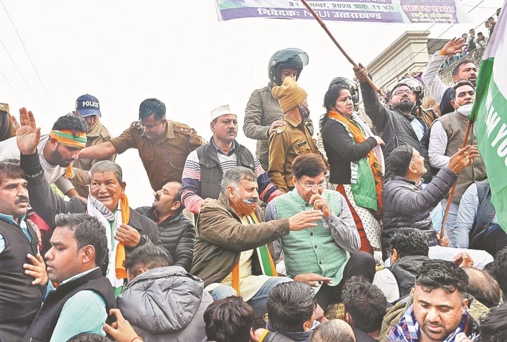 Uttarakhand Assembly Session 2020: Congress Protest and Fight with police during Vidhansabha march photos