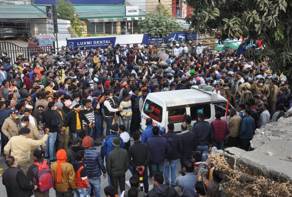Uttarakhand Assembly Session 2020: Congress Protest and Fight with police during Vidhansabha march photos