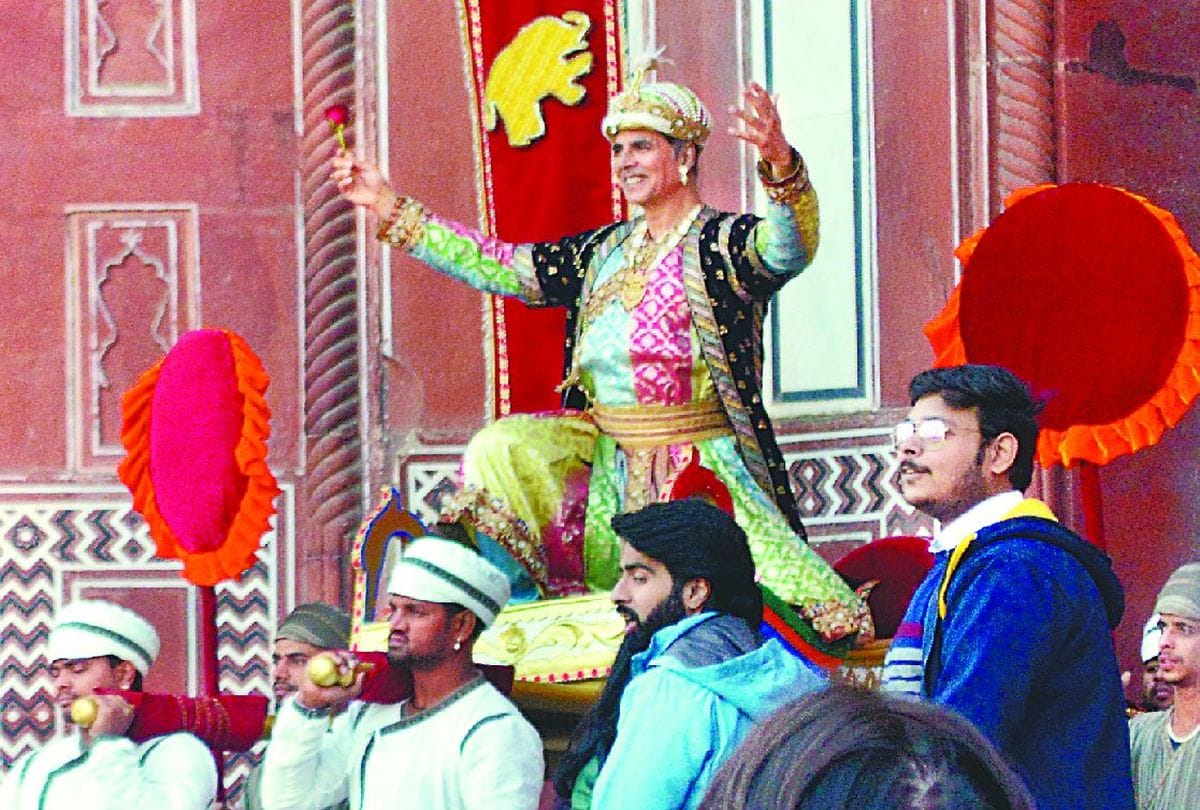 Bollywood Actor Akshay Kumar And Sara Ali Khan Shooting In Taj Mahl